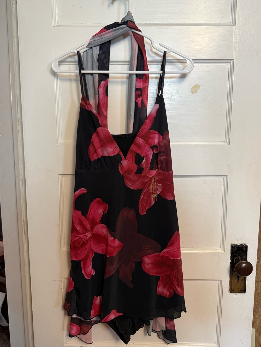 Black & red/pink floral v-neck spaghetti strap dress w/matching scarf Size 1XL